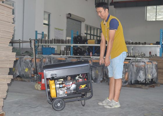 Generator portabel kecil 10KVA dengan 2-3 outlet AC dan 170F(E)/178F(E)/186FA(E) Model mesin untuk pasokan listrik yang andal