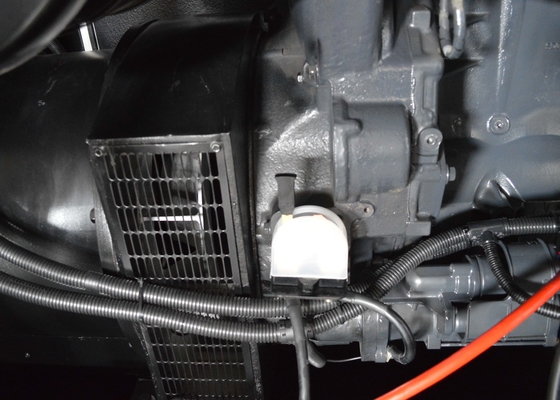 Italia Merek Iveco Mergency Peralatan 30-330kw Yg Tahan Hujan Listrik Diesel Generator Set dalam Stok